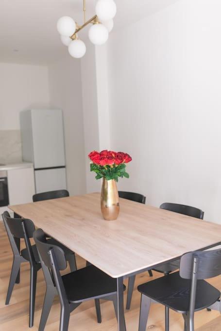 Nuovo Bianco Appena Ristrutturato Apartment