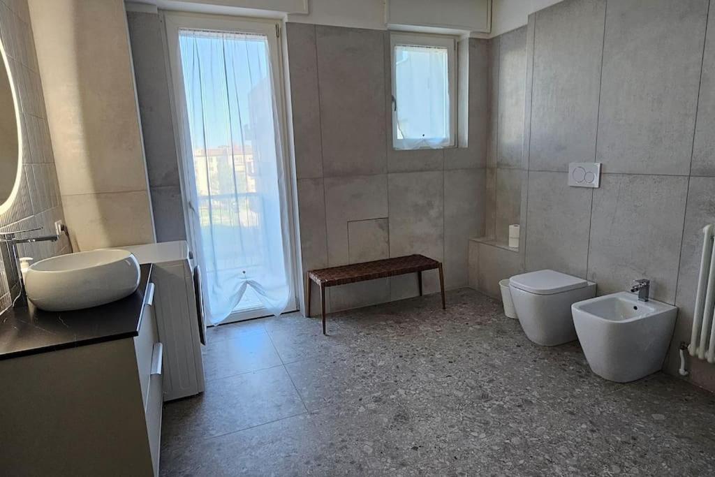 Nuovo Bianco Appena Ristrutturato Apartment *