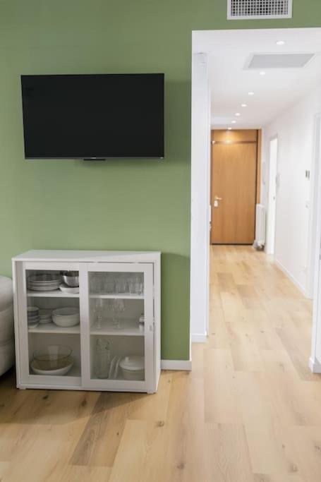 Nuovo Bianco Appena Ristrutturato Apartment *