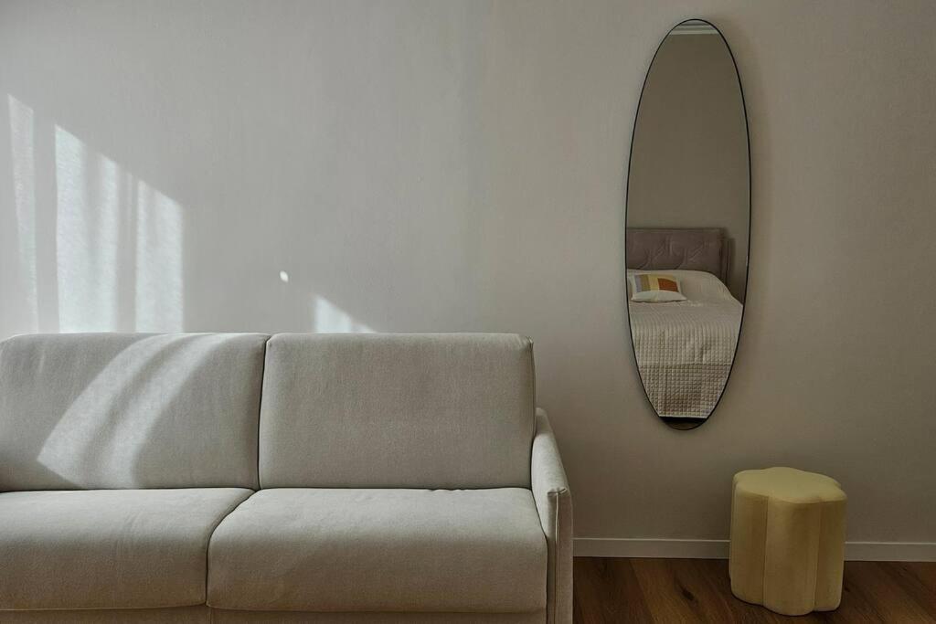 Nuovo Bianco Appena Ristrutturato